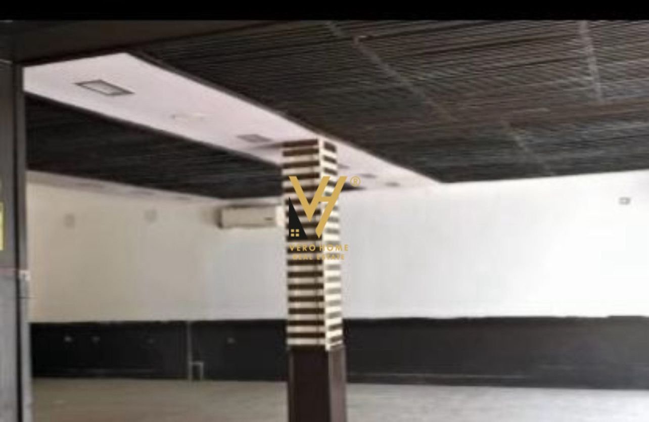 MAGAZINE 148 M2 NE ALI DEM 260.000 EURO