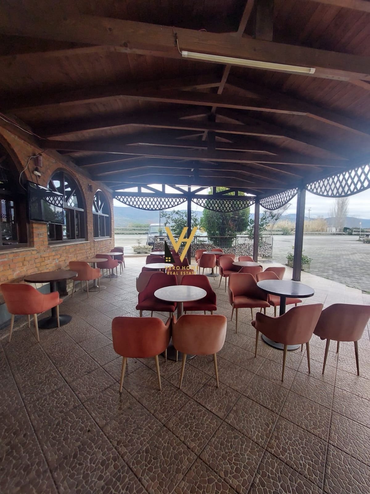 AMBIENT KOMERICIAL 9.220 M2 NE MILOT 1.300.000 EUR