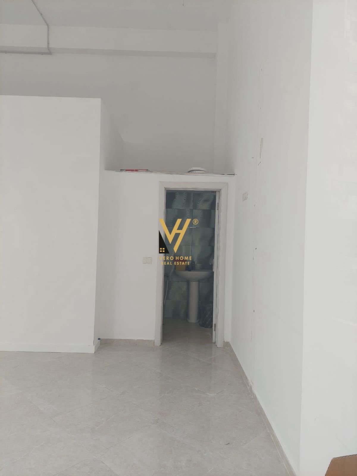 JEPET DYQAN 47 M2 ME QERA NE ASTIR 45.000 LEKE