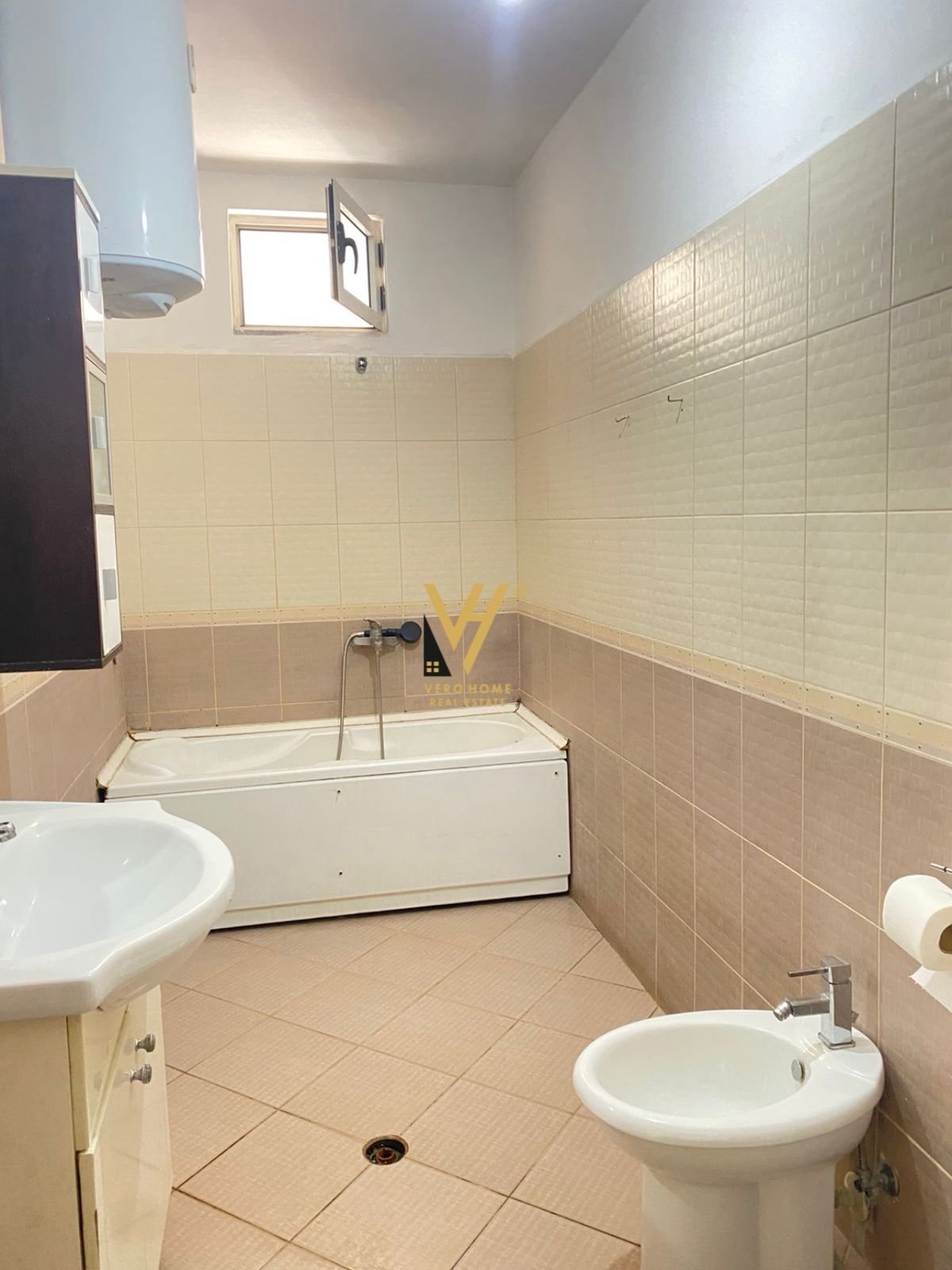 SHITET APARTAMENT 2+1+VERANDE NE ASTIR 190.000 EUR