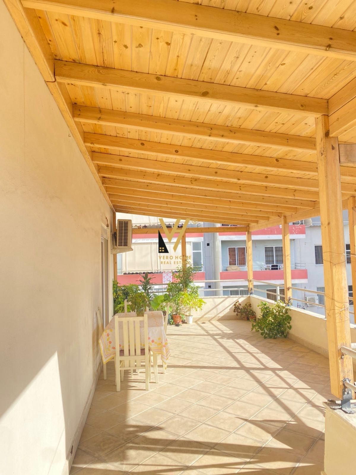 SHITET APARTAMENT 2+1+VERANDE NE ASTIR 190.000 EUR