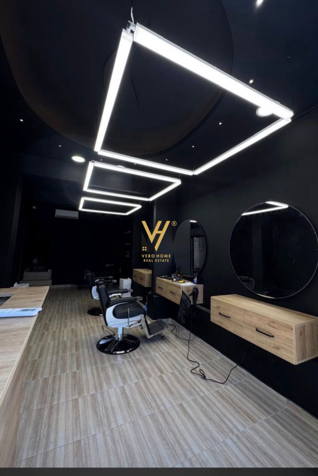 AMBIENT BIZNESI 60 M2 ME QIRA TE OXHAKU 700 EURO