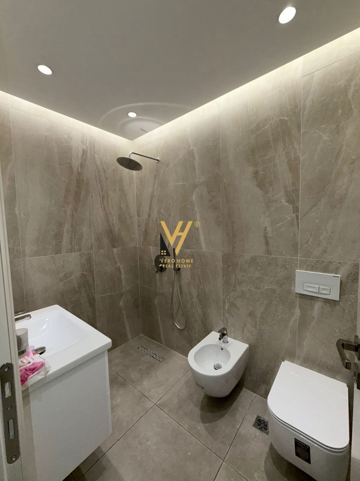 AMBIENT 200 M2 TE GARDEN BUILDING 3.000 EUROI