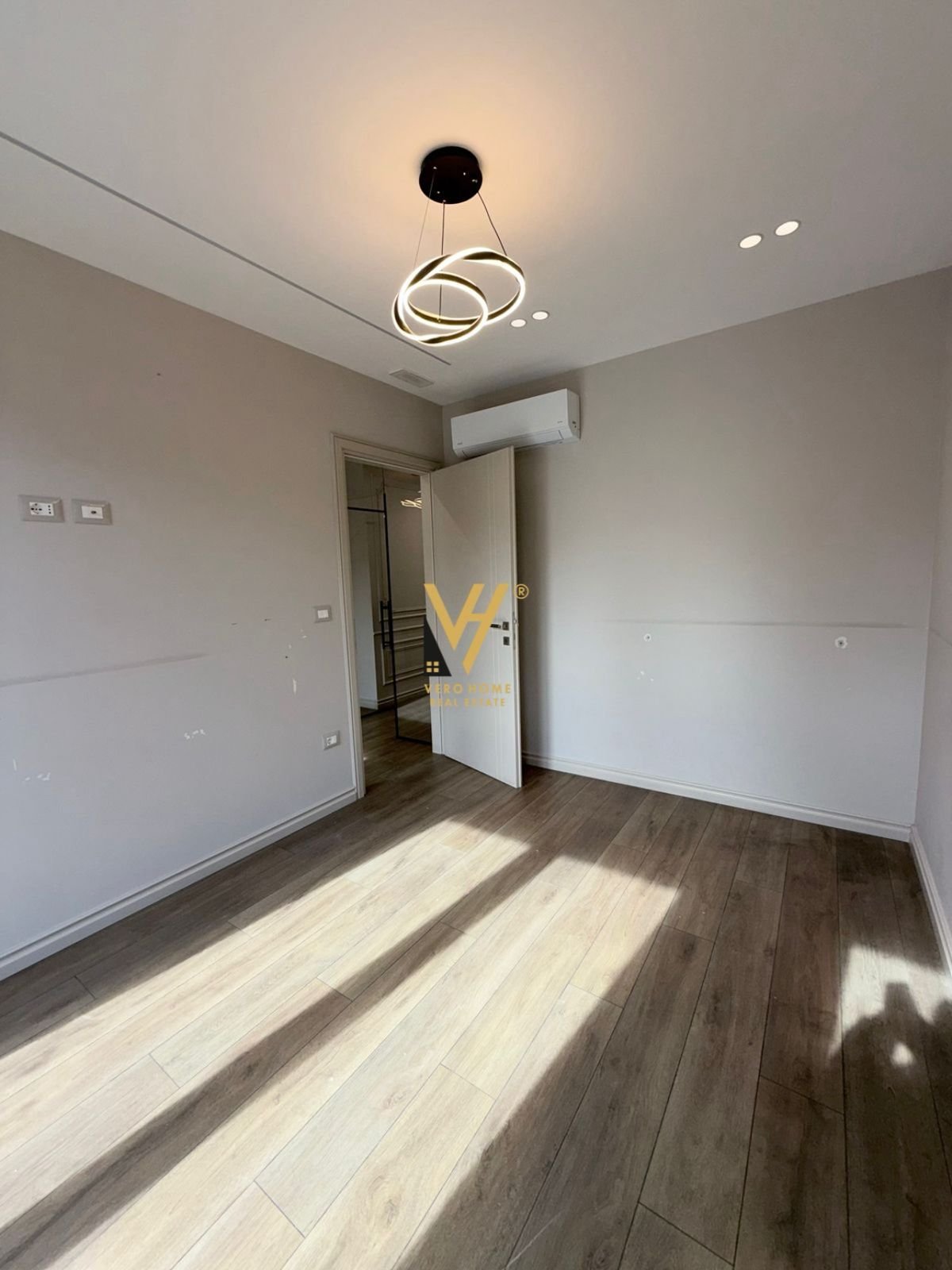 AMBIENT 200 M2 TE GARDEN BUILDING 3.000 EUROI