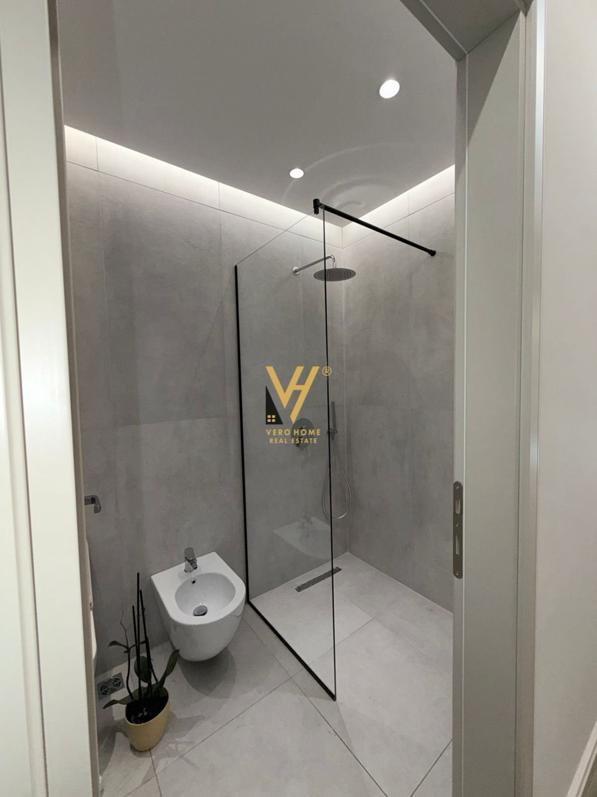 AMBIENT 200 M2 TE GARDEN BUILDING 3.000 EUROI