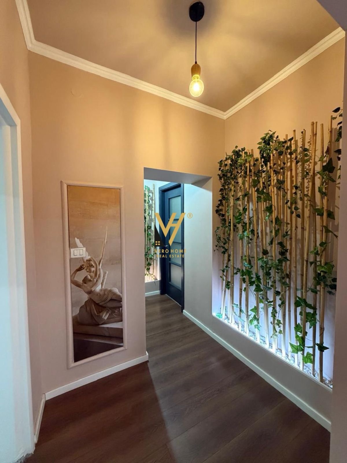 AMBIENT 115 M2 TE KOMUNA E PARISIT 2.000 EURO