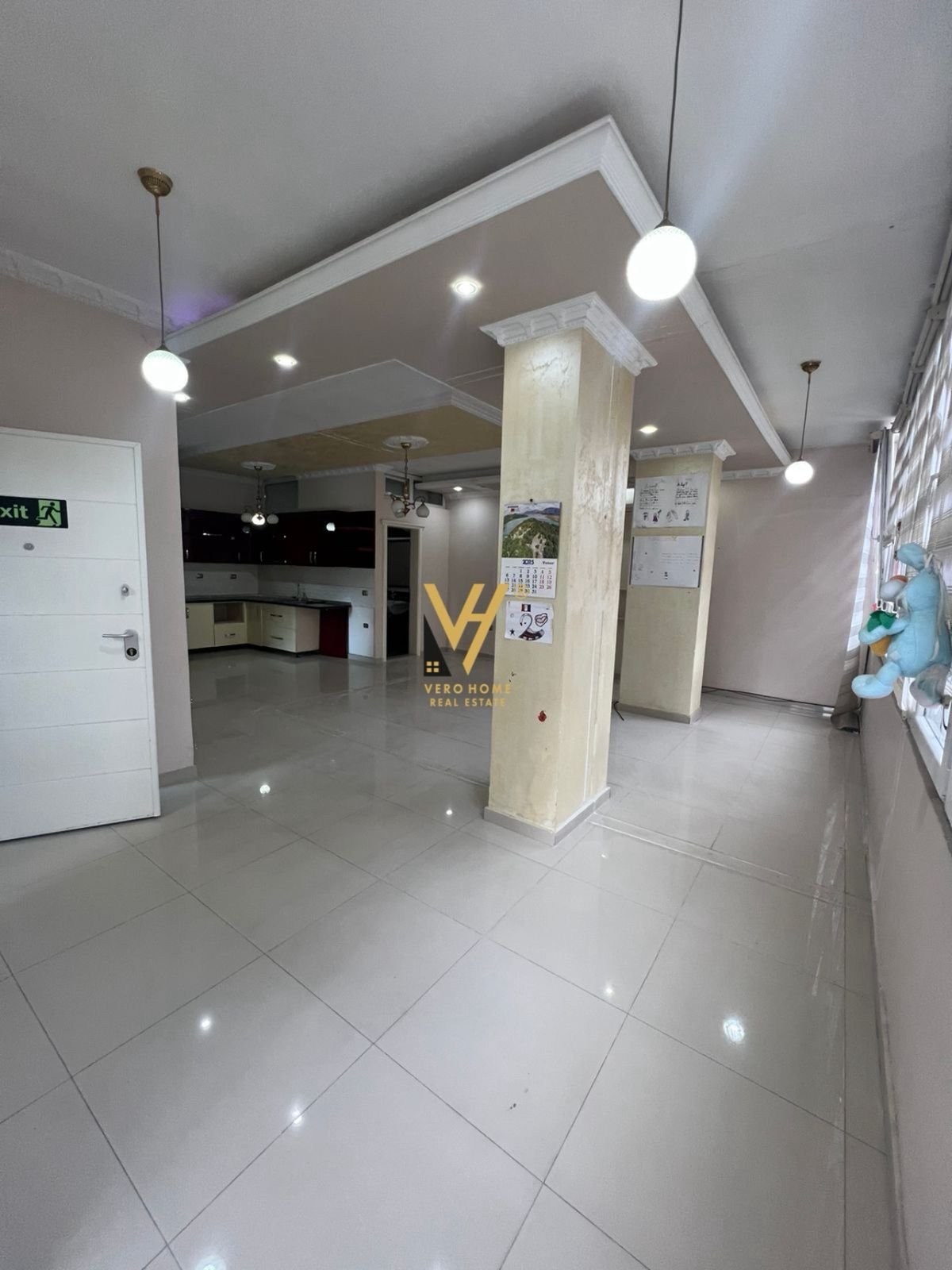 ZYRE 83 M2 ME QERA TE 5 MAJI 60.000 LEKE