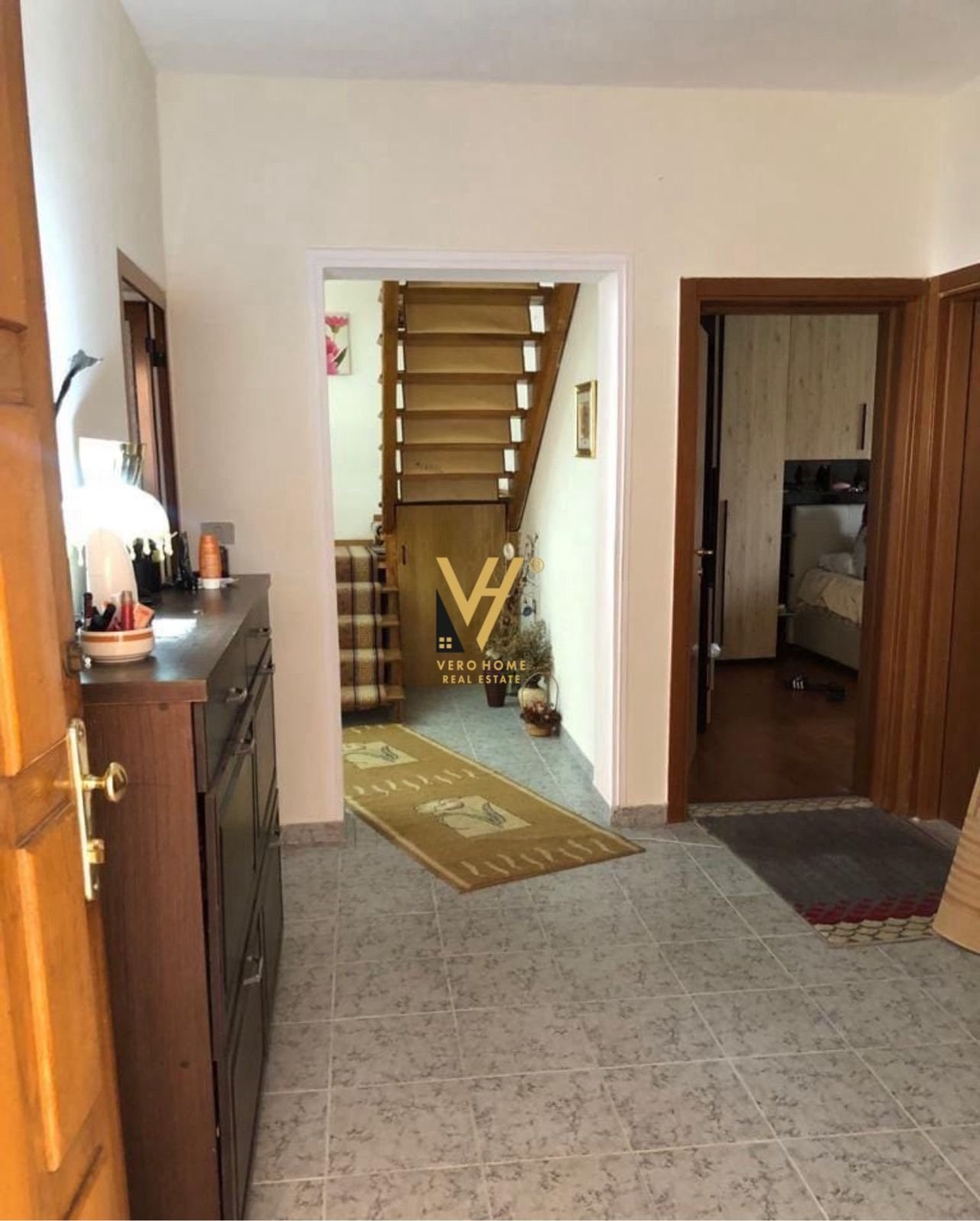 DUPLEX 3+2+3 TE 21 DHJETORI 400.000 EURO