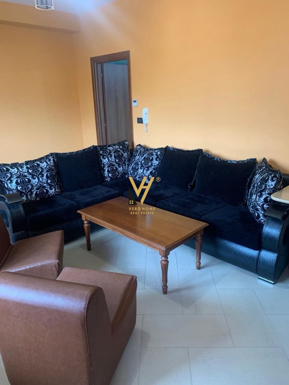 3+1+BLK ME QERA TE STACIONIT I TRENIT 50.000 LEKE