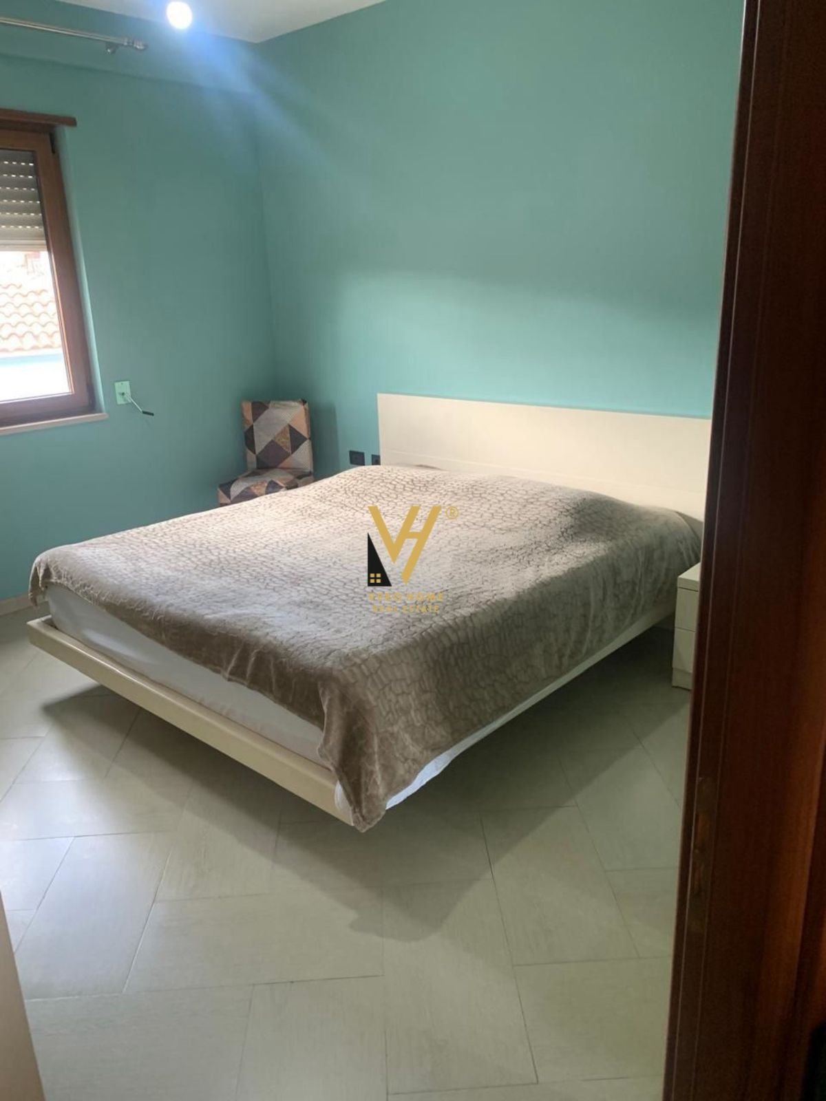 3+1+BLK ME QERA TE STACIONIT I TRENIT 50.000 LEKE