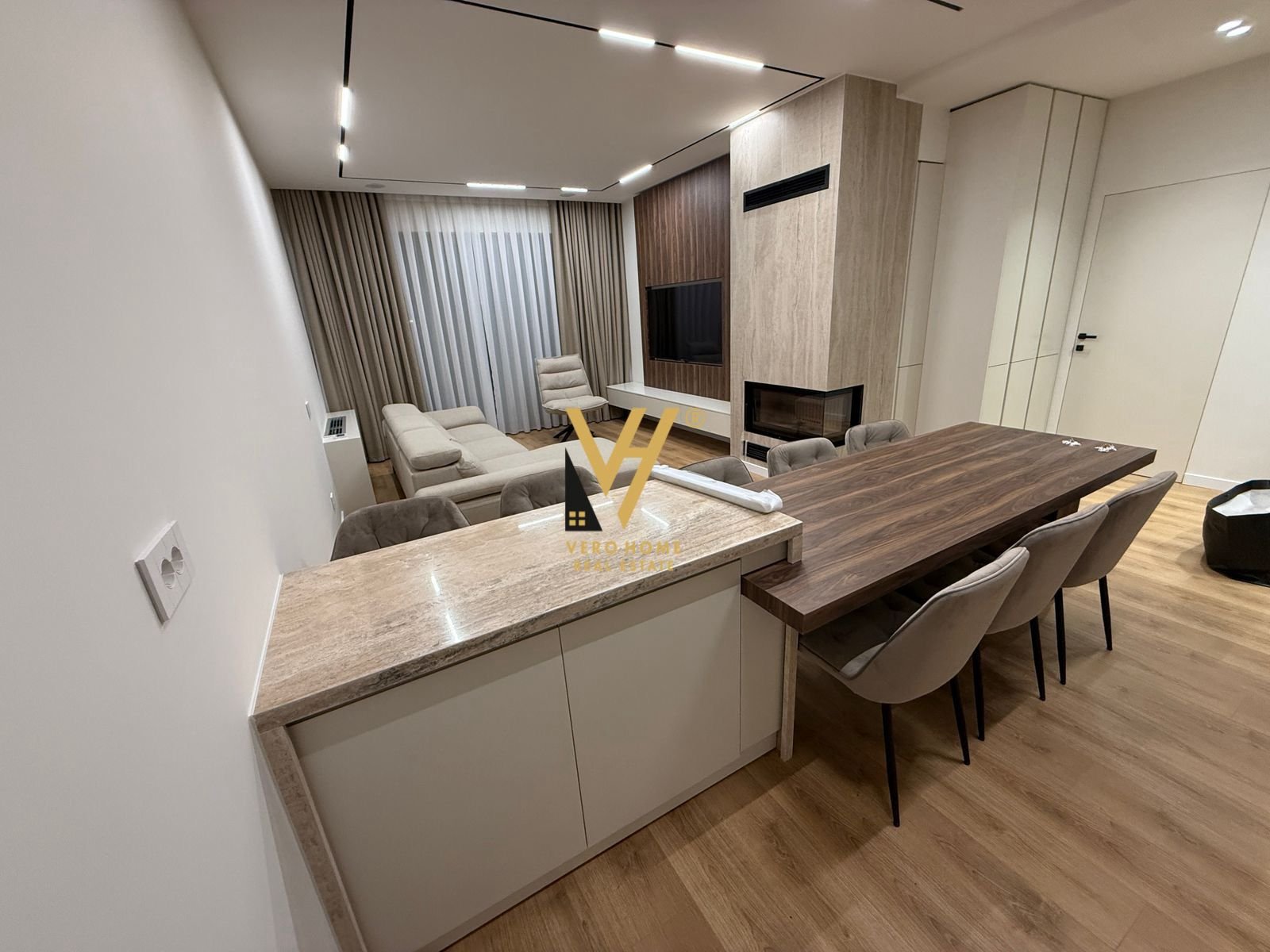 2+1+BLK ME QERA TE LIQENI I THATE 2.100 EURO