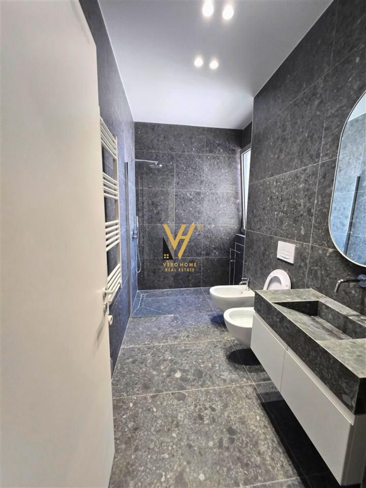 1+1+BLK ME QERA TE LIQENI THATE 1.250 EURO