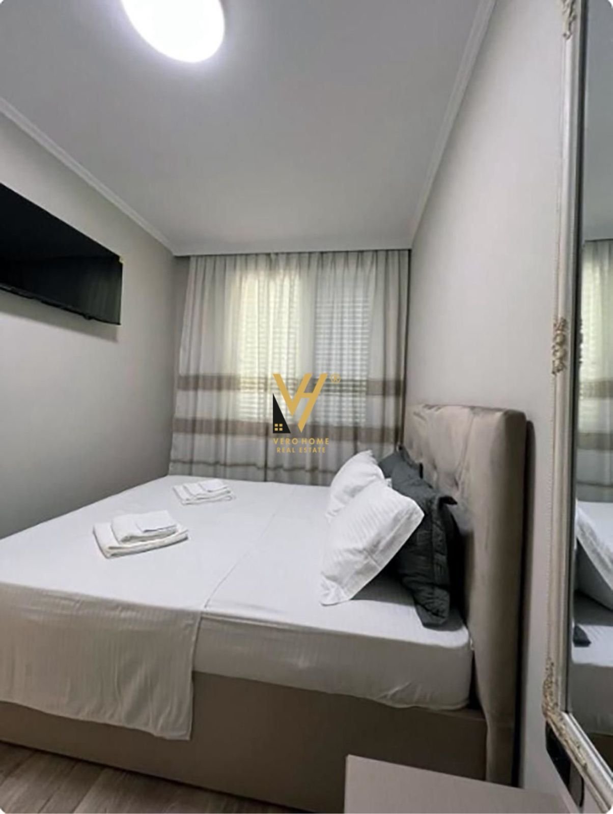 1+1+BLK ME QERA NE QENDER 870 EURO