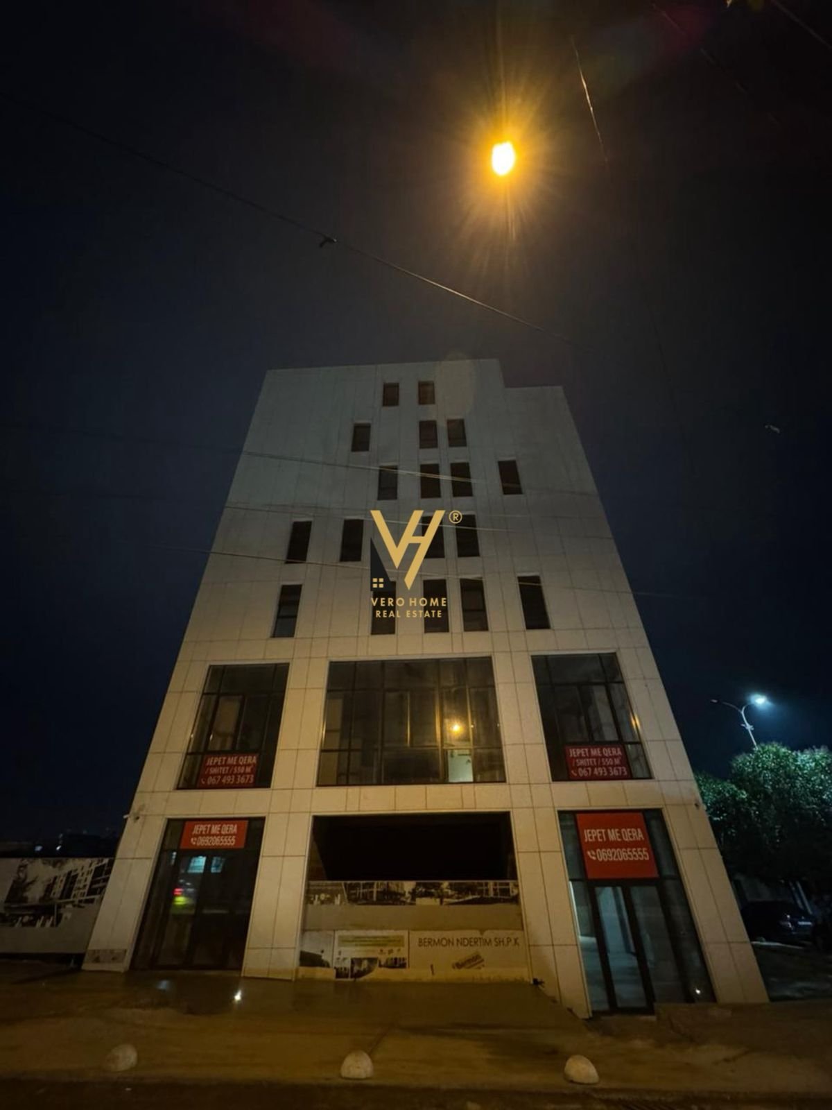 AMBIENT BIZNESI 1.100 M2 TE BULEVARDI I RI 6.800