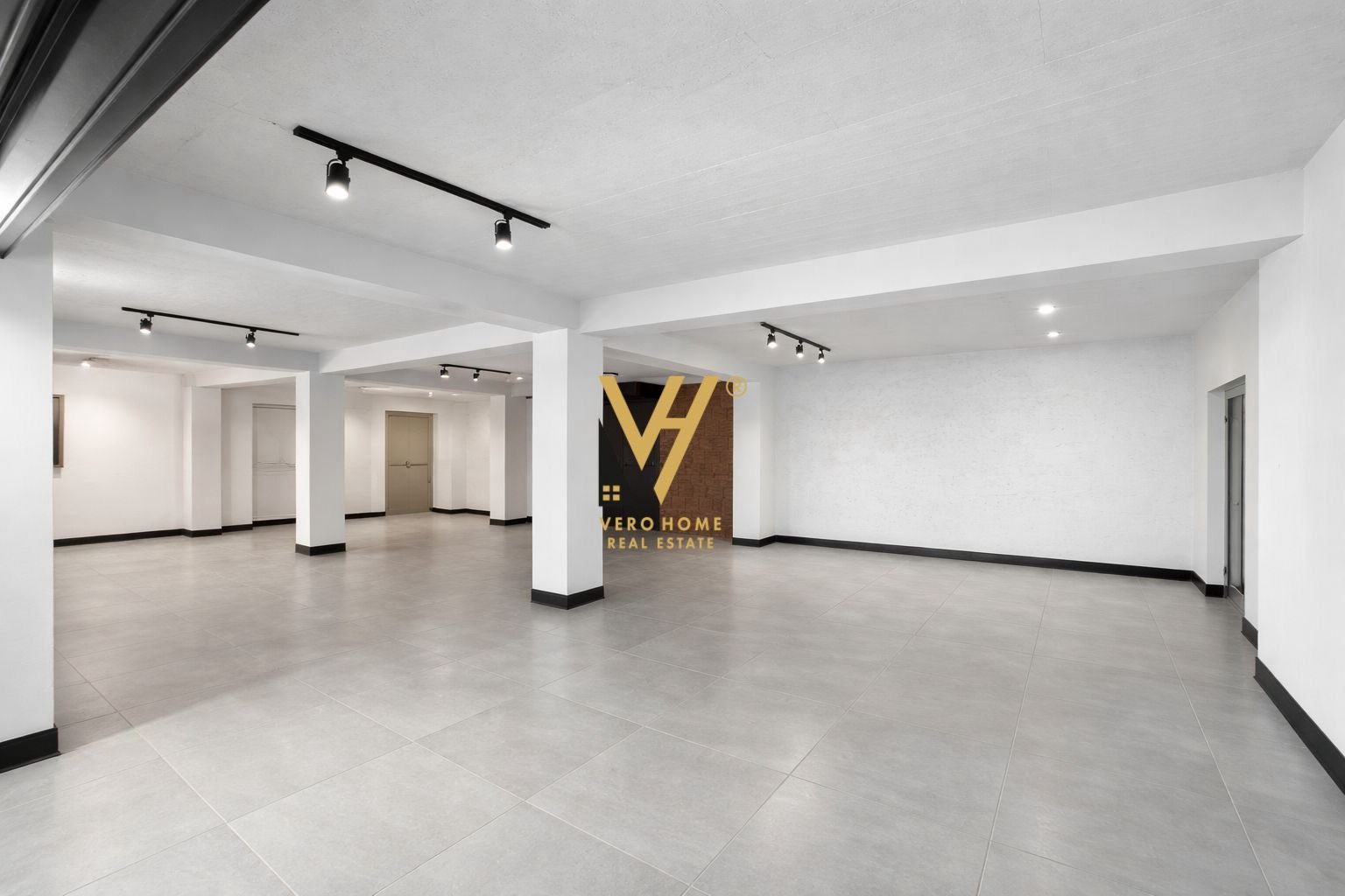 MAGAZINE 220 M2 ME QERA SAUK I RI 2.000 EURO