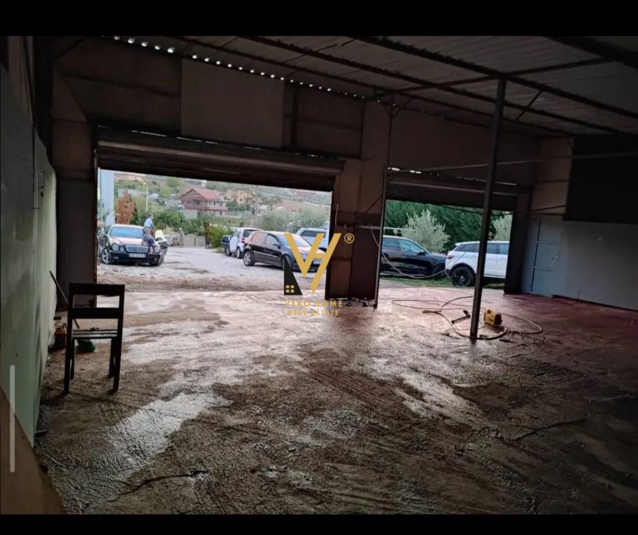 MAGAZINE 370 M2 ME QERA NE KOMBINAT 80.000 LEKE