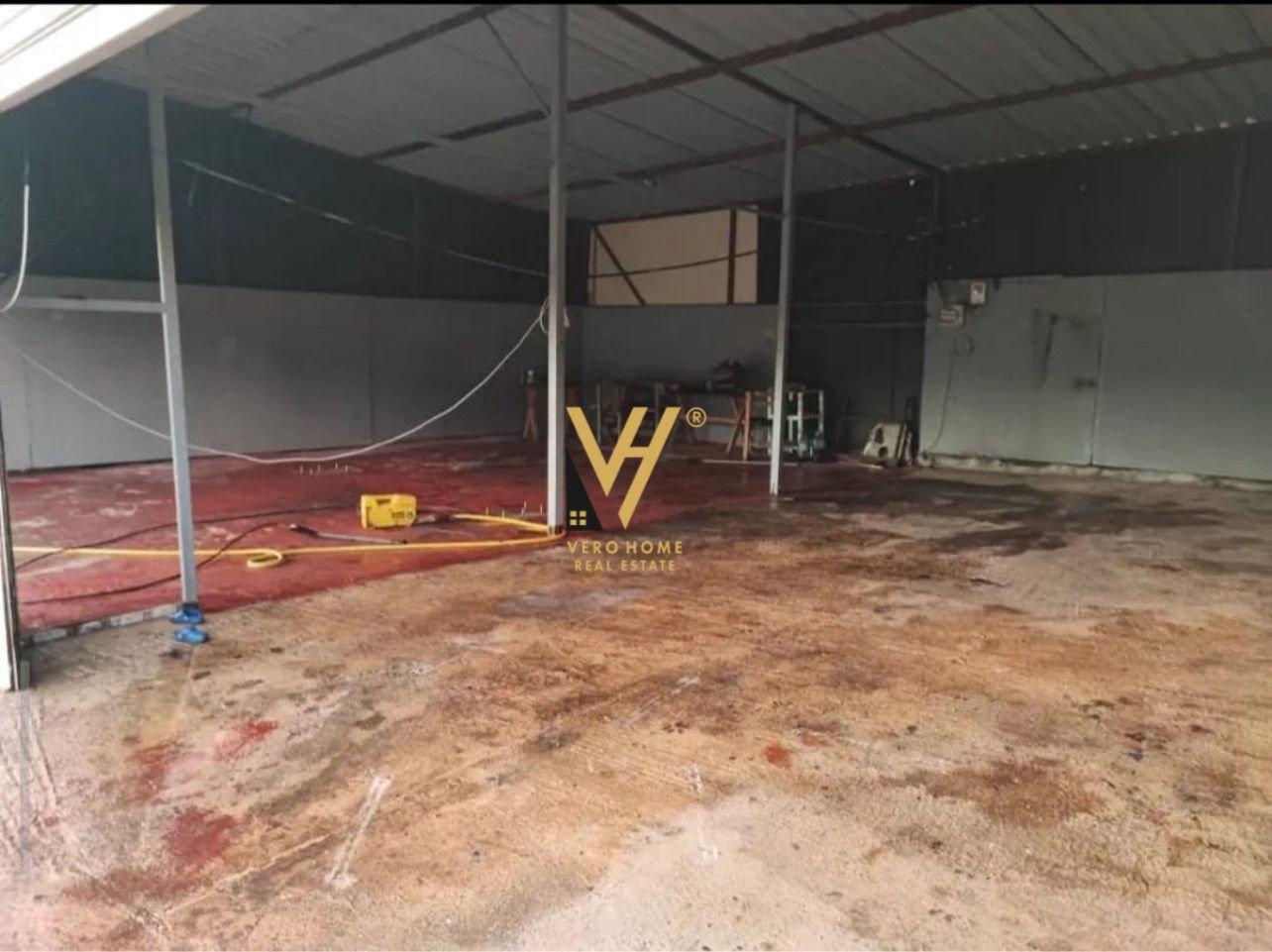 MAGAZINE 370 M2 ME QERA NE KOMBINAT 80.000 LEKE