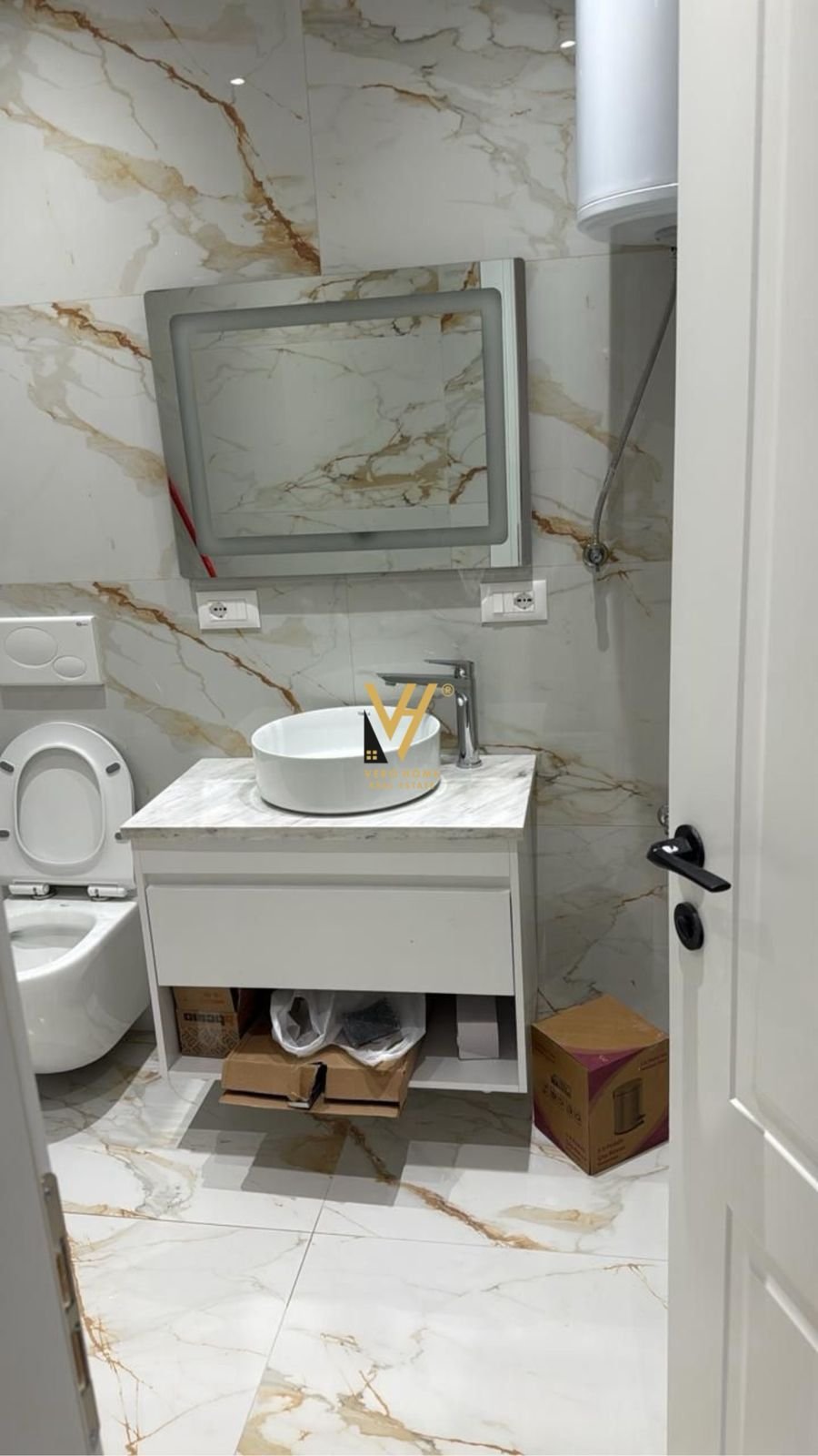 ZYRE 60 M2 ME QERA TE JORDAN MISJA 80.000 LEKE