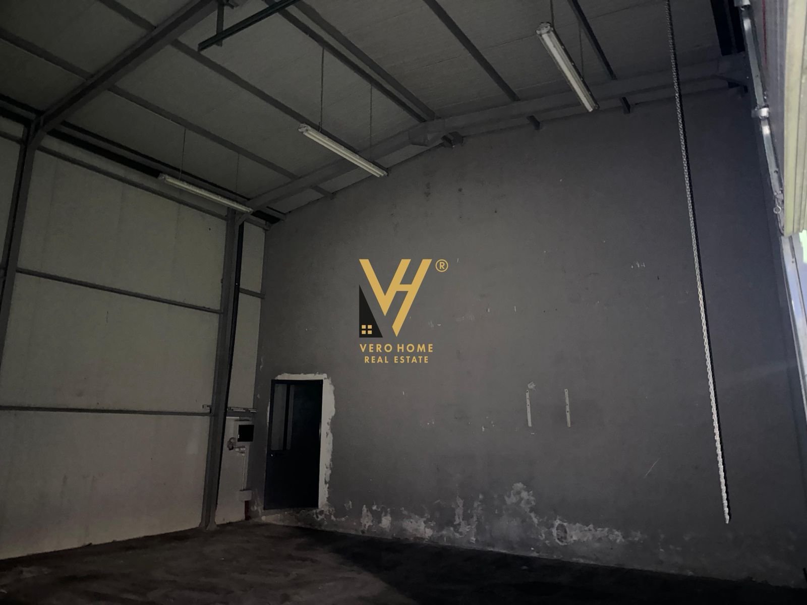 KAPANON 140 M2 ME QERA NE KASHAR 700 EURO