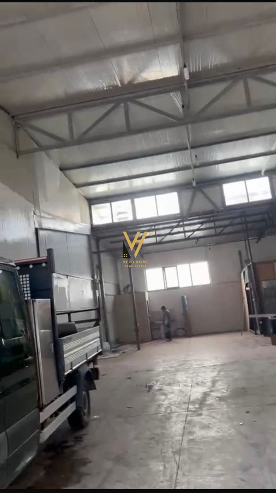 AMBIENT BIZNESI 800 M2 TE AUT.TR-DR 400.000 LEKE