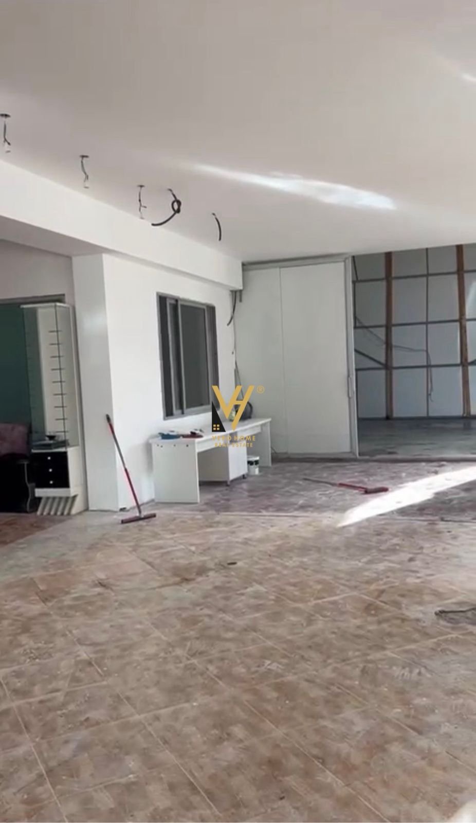 AMBIENT BIZNESI 800 M2 TE AUT.TR-DR 400.000 LEKE