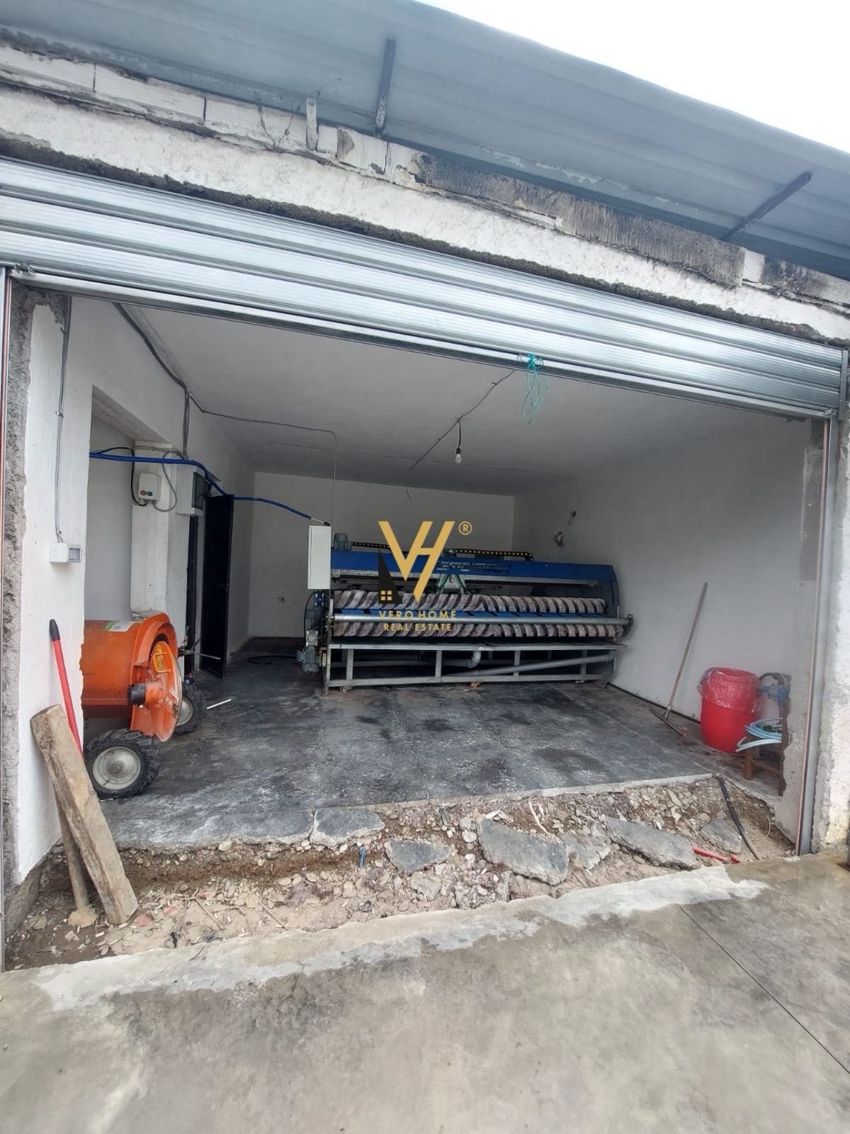 TOKE 600 M2 ME QERA TE RRUGA BURGUT 100.000 LEKE