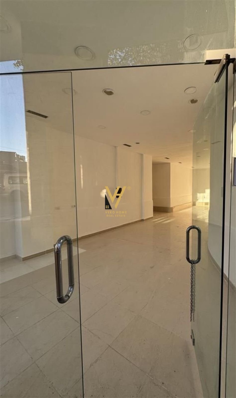 AMBIENT 105 M2 ME QERA TE QYTET STUDENTI 900 EURO