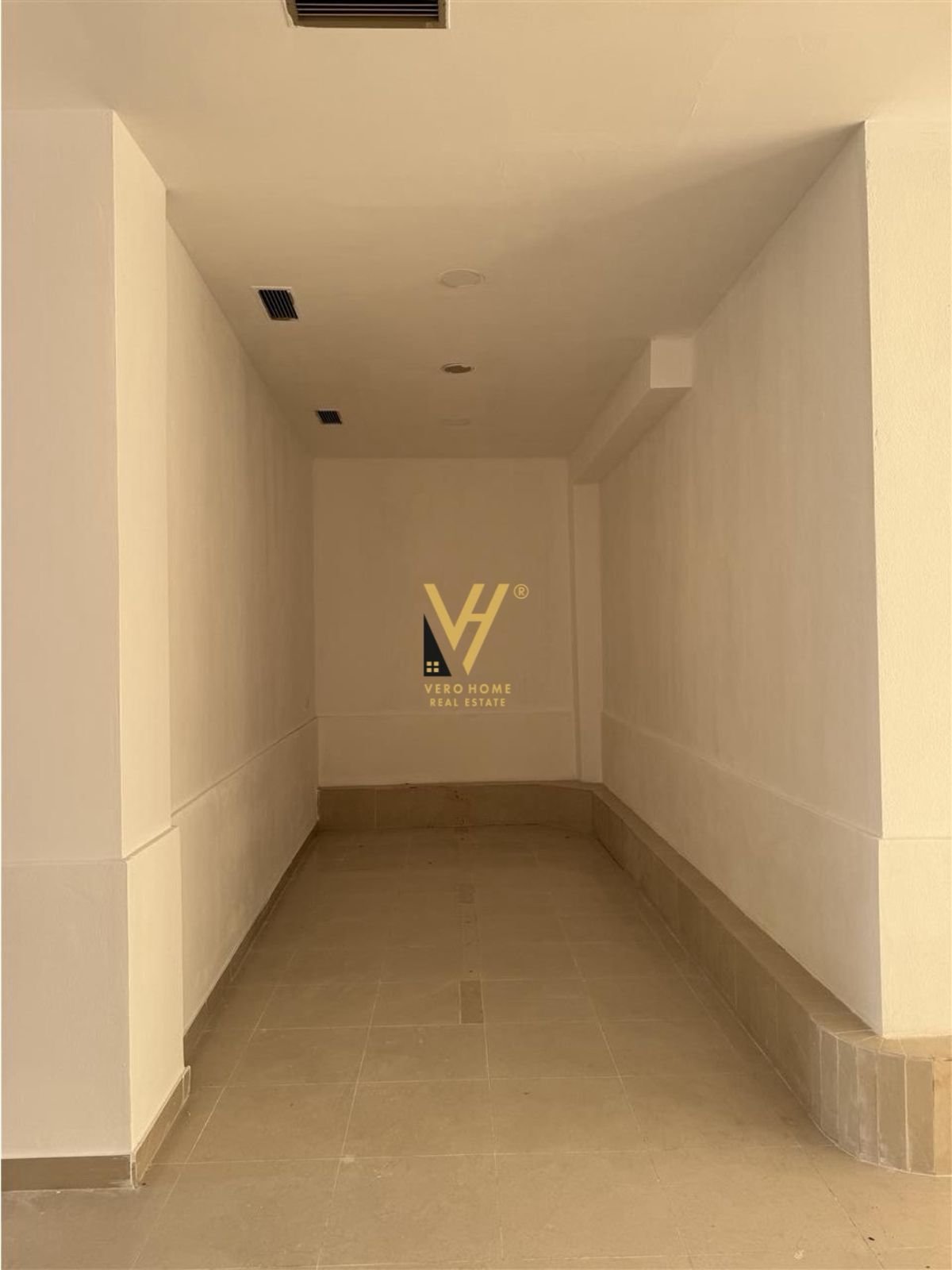 AMBIENT 105 M2 ME QERA TE QYTET STUDENTI 900 EURO