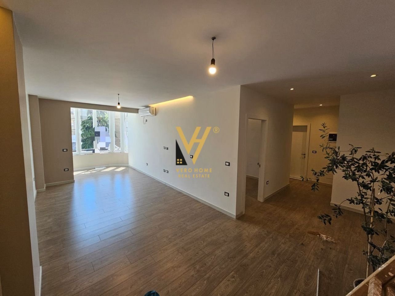 APARTAMENT+GARSONIERE TE ZOGU I ZI 300.000 EURO