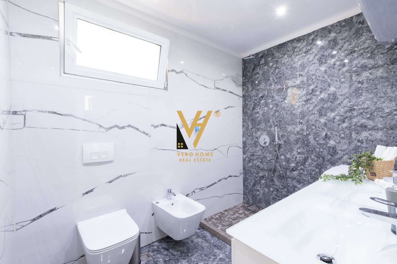 2+1+2+BLK TE ZOGU I ZI 260.000 EURO