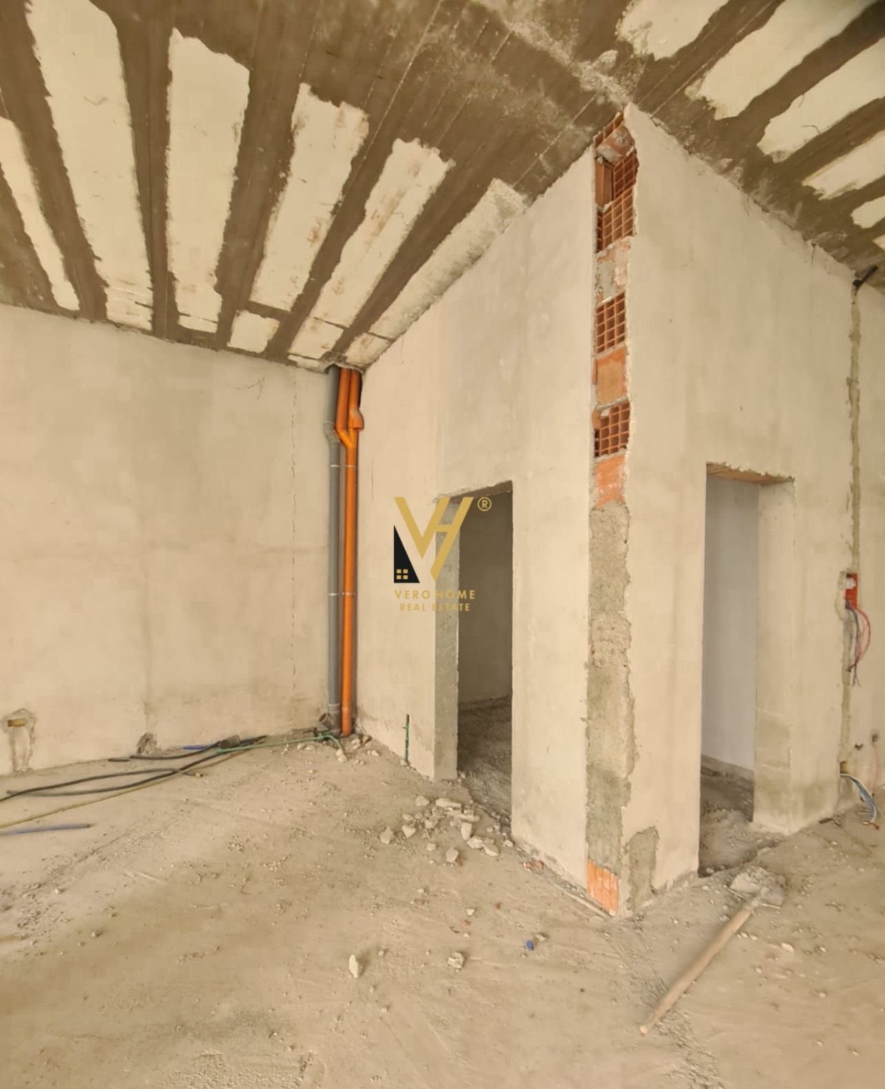 AMBIENT 120 M2 TE LIQENI I THATE 270.000 EURO