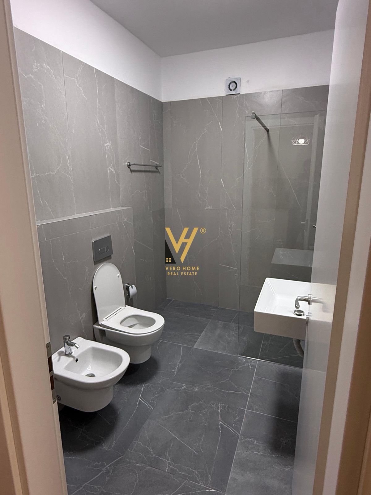 1+1+BLK ME QERA TE 5 MAJI 50.000 LEKE