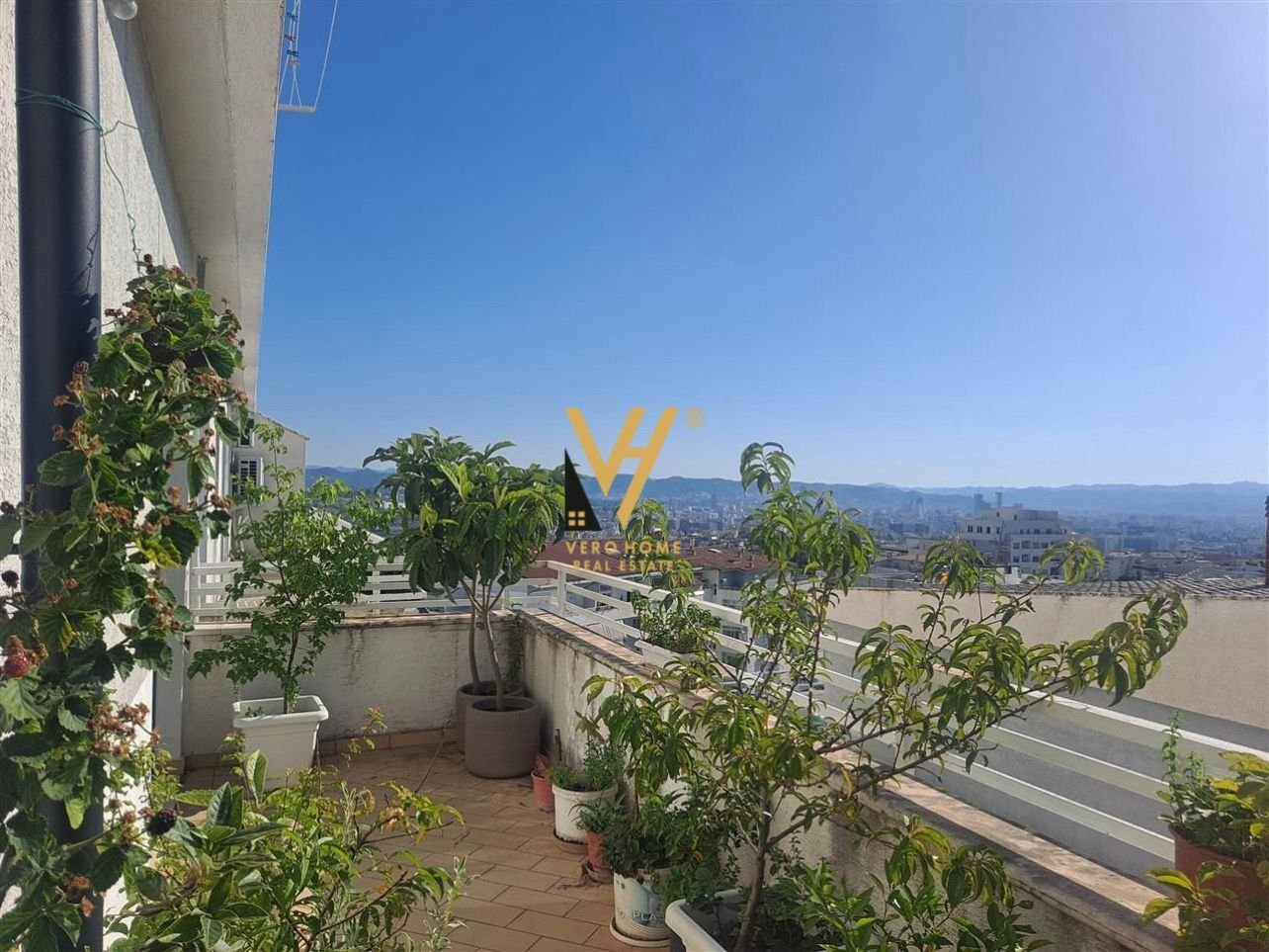 ZYRE 400 M2 ME QERA NE LINZE 2.500 EURO