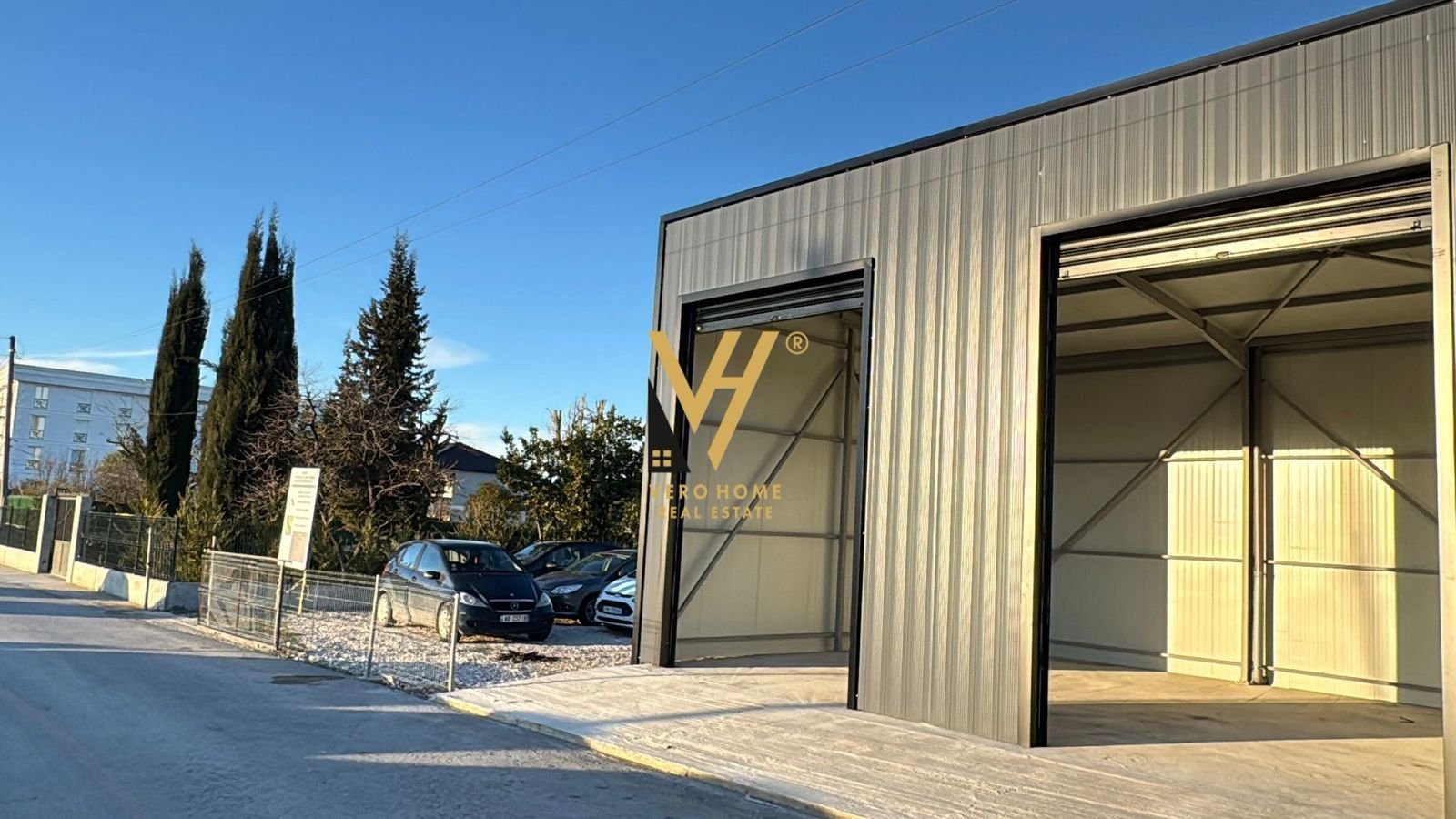 MAGAZINE 63 M2 ME QERA NE RINAS 90.000 LEKE