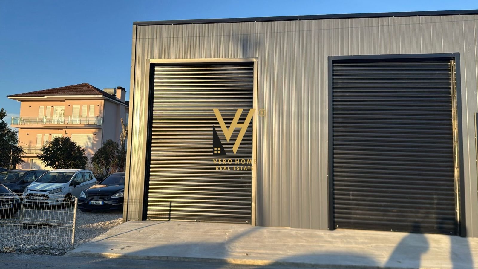 MAGAZINE 63 M2 ME QERA NE RINAS 90.000 LEKE