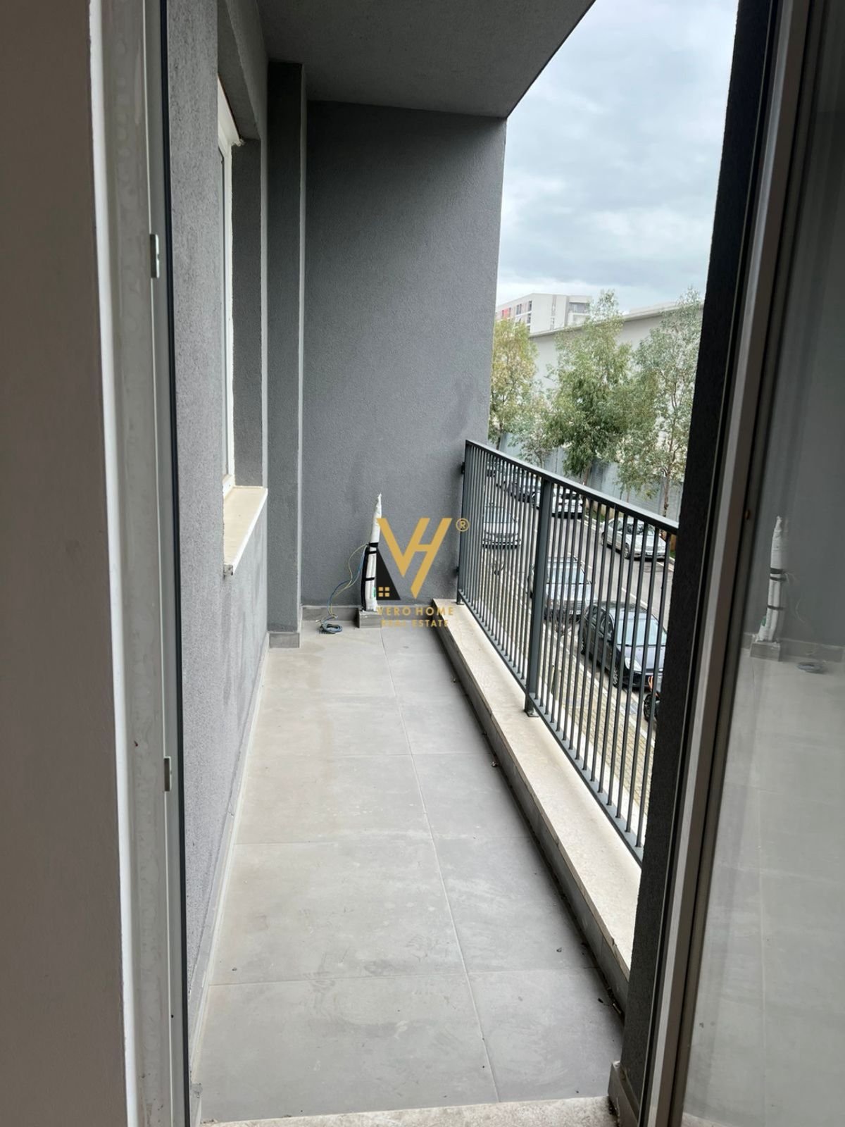 ZYRE 56 M2 ME QERA TE UNIVERS CITY 380 EURO