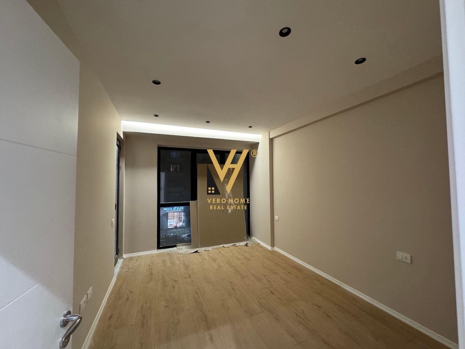 ZYRE 64 M2 ME QERA TEK URBAN GATE, ASTIR 450 EURO