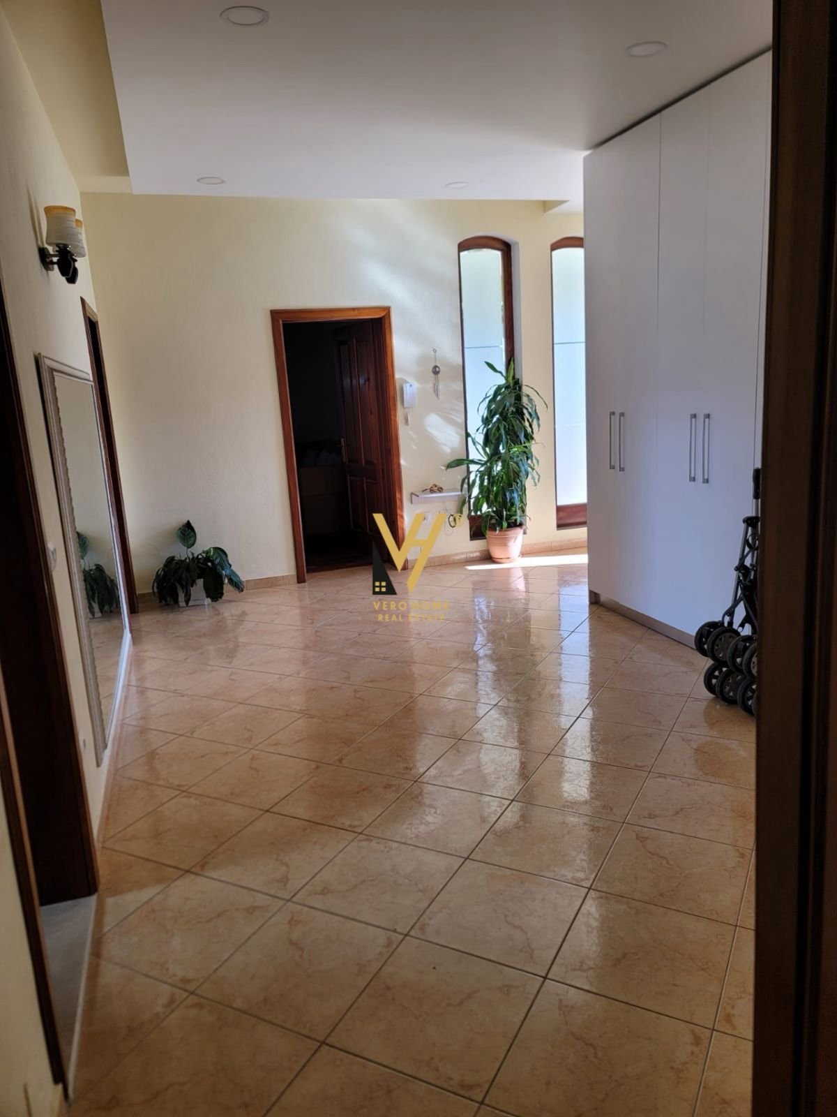 2+1+2 ME QIRA NE SAUK 80.000 LEKE