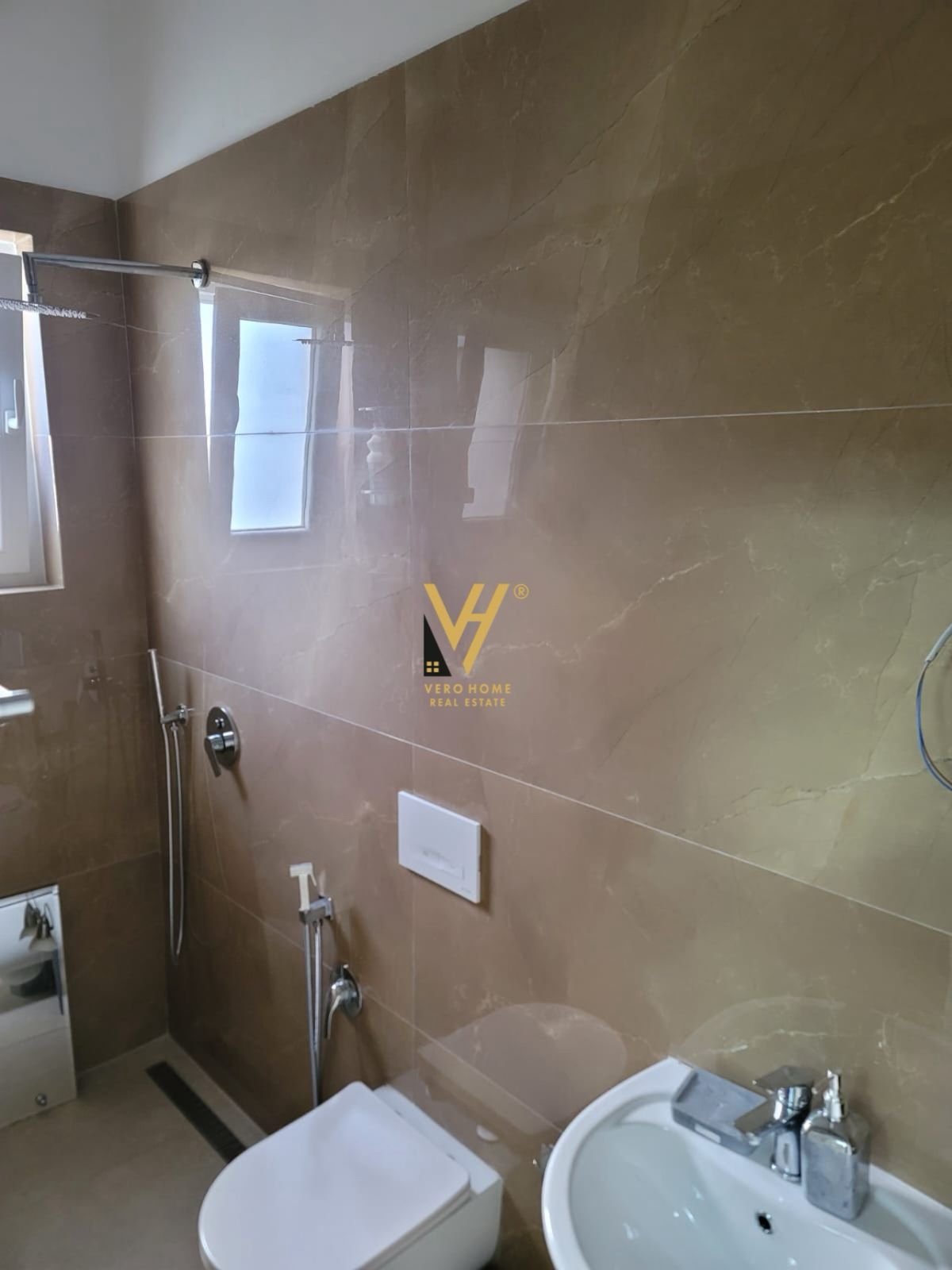 2+1+2 ME QIRA NE SAUK 80.000 LEKE