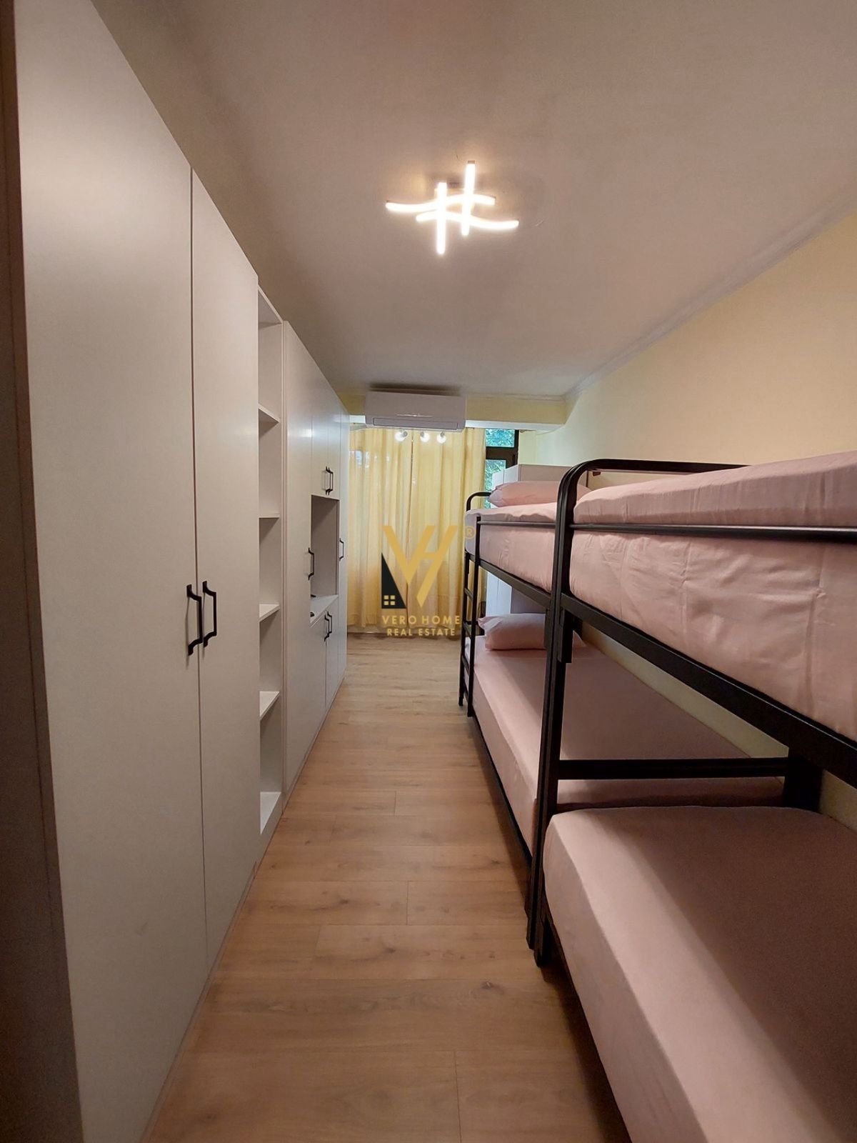 2+1+BLK ME QERA TE MYSLYM SHYRI 80.000 LEKE