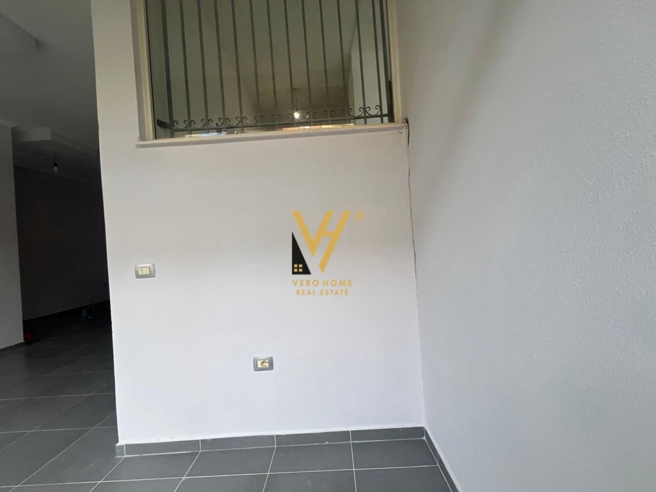 DYQAN 50 M2 ME QERA TE BUNKART 400 EURO