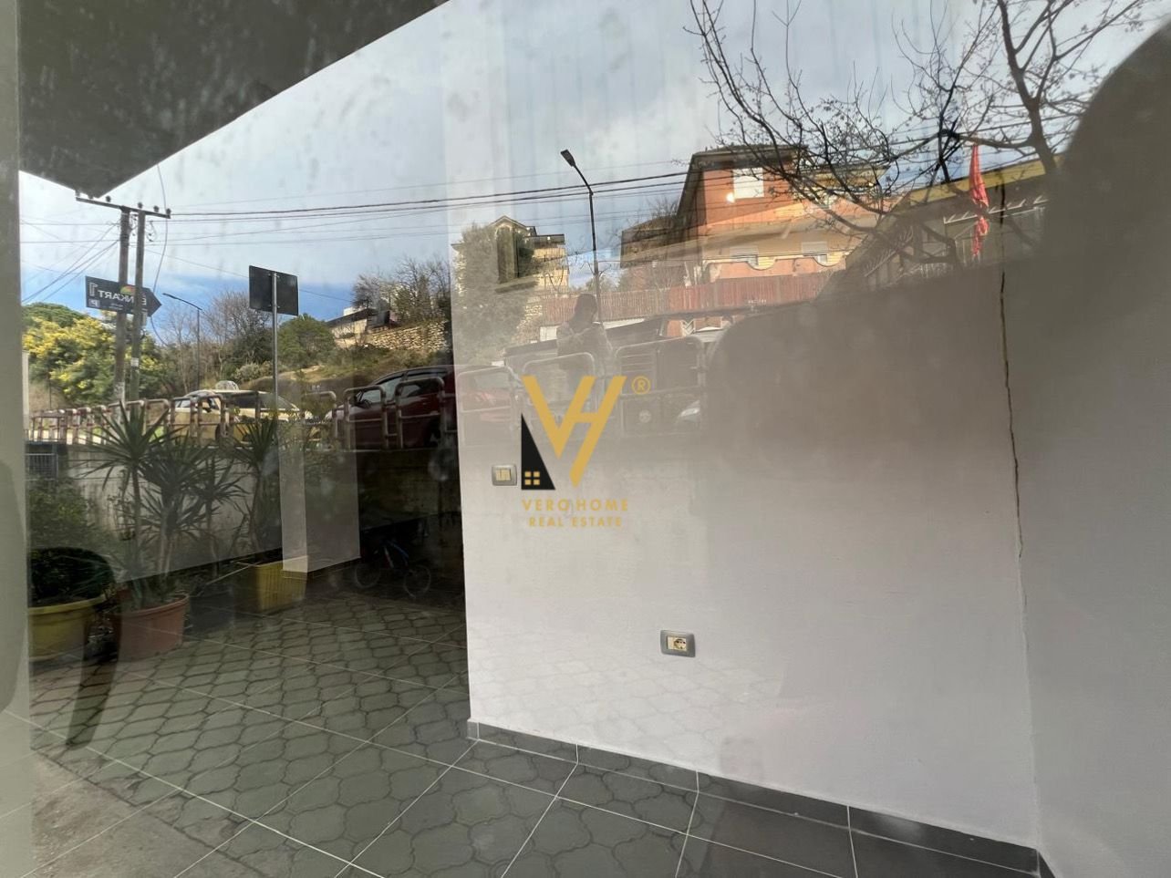 DYQAN 50 M2 ME QERA TE BUNKART 400 EURO