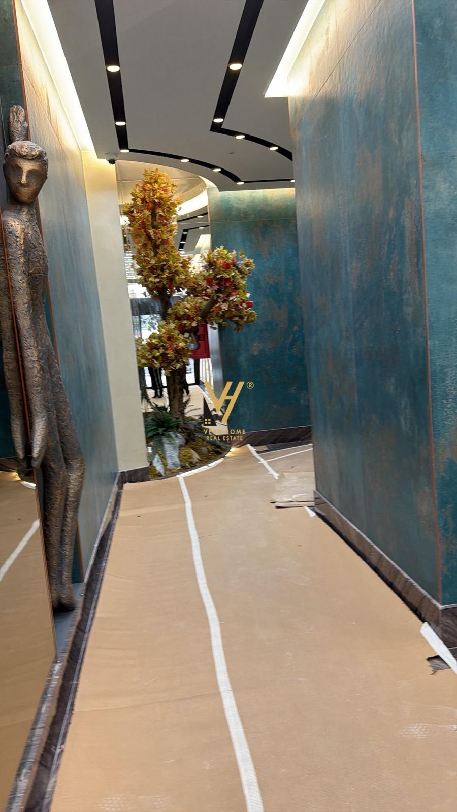 ZYRE 120 M2 ME QIRA TE RRUGA E KOSOVARVE 2.500 EUR