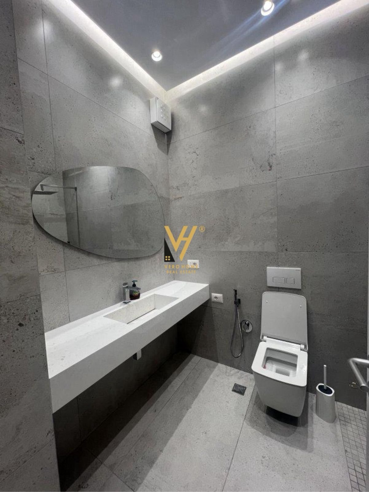 ZYRE 48 M2 ME QIRA TE BLV.GJERGJ FISHTA 50.000 LEK