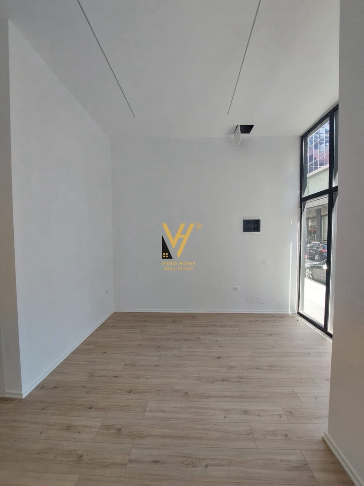 DYQAN 40 M2 ME QERA TE MINE PEZA 100.000 LEKE