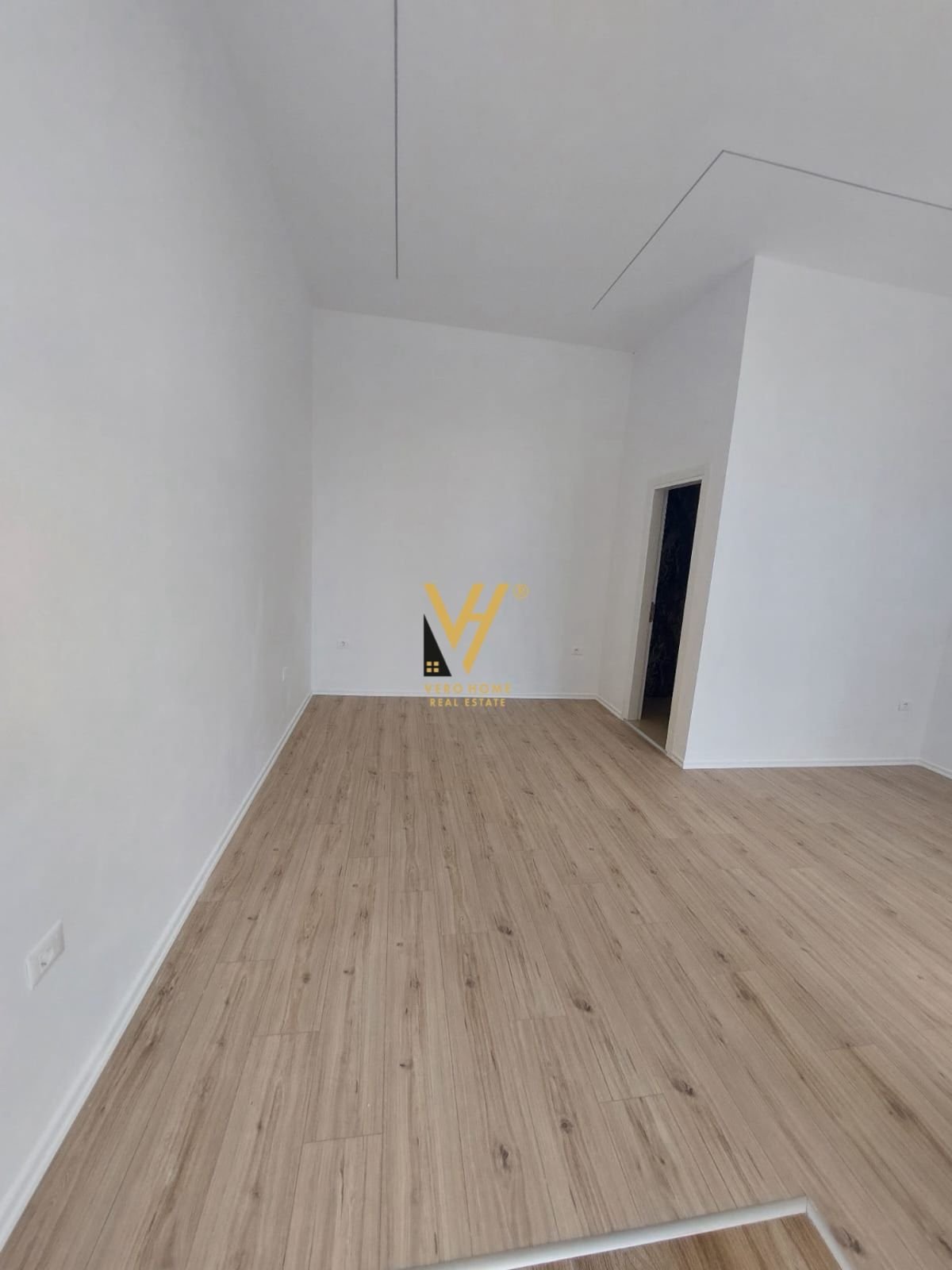 DYQAN 40 M2 ME QERA TE MINE PEZA 100.000 LEKE