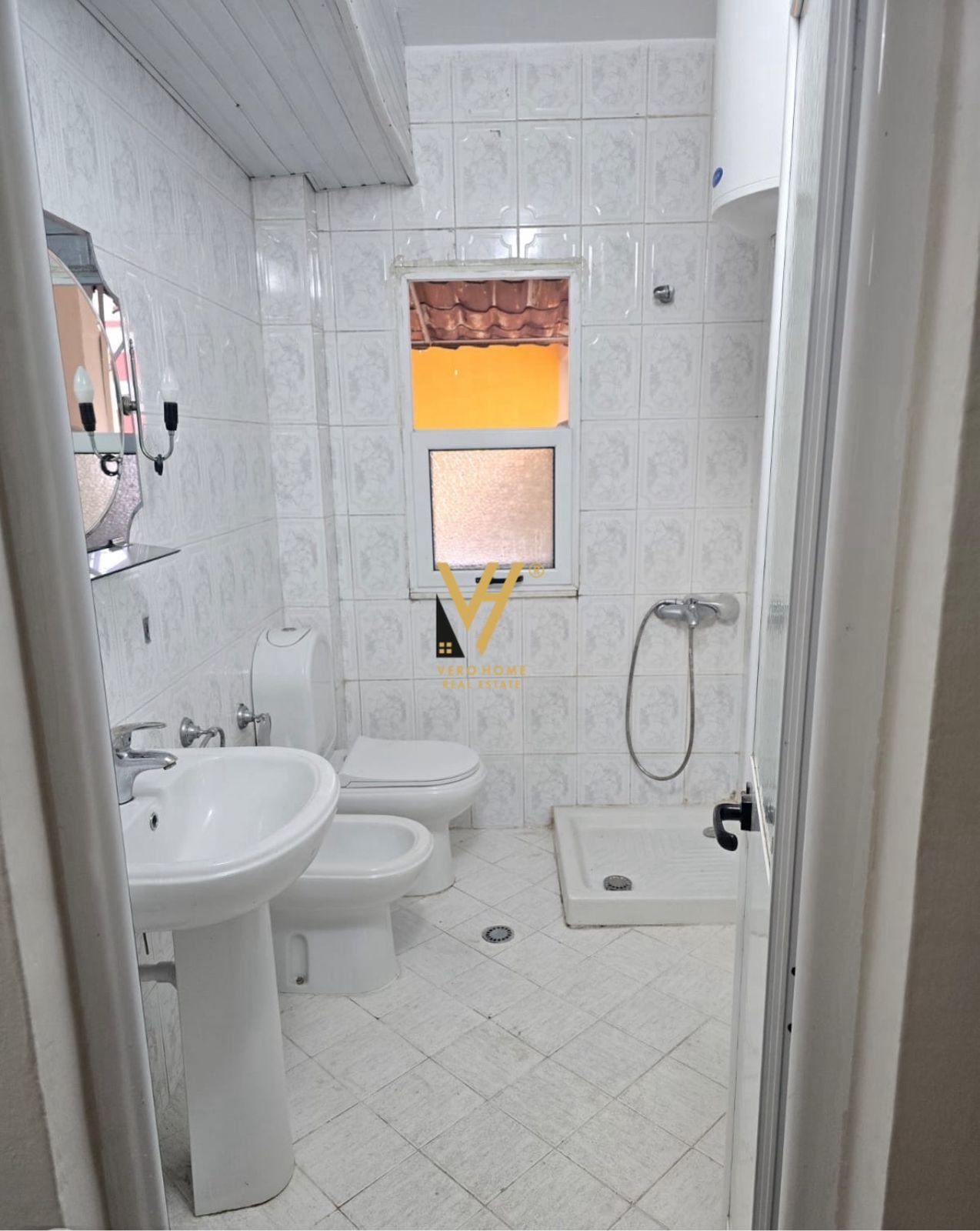 1+1+BLK ME QERA NE PORCELAN 43.000 LEKE