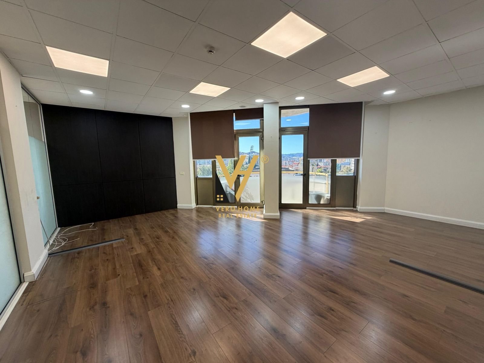 AMBIENT 100 M2 TE SHESHI WILLSON 1.800 EURO