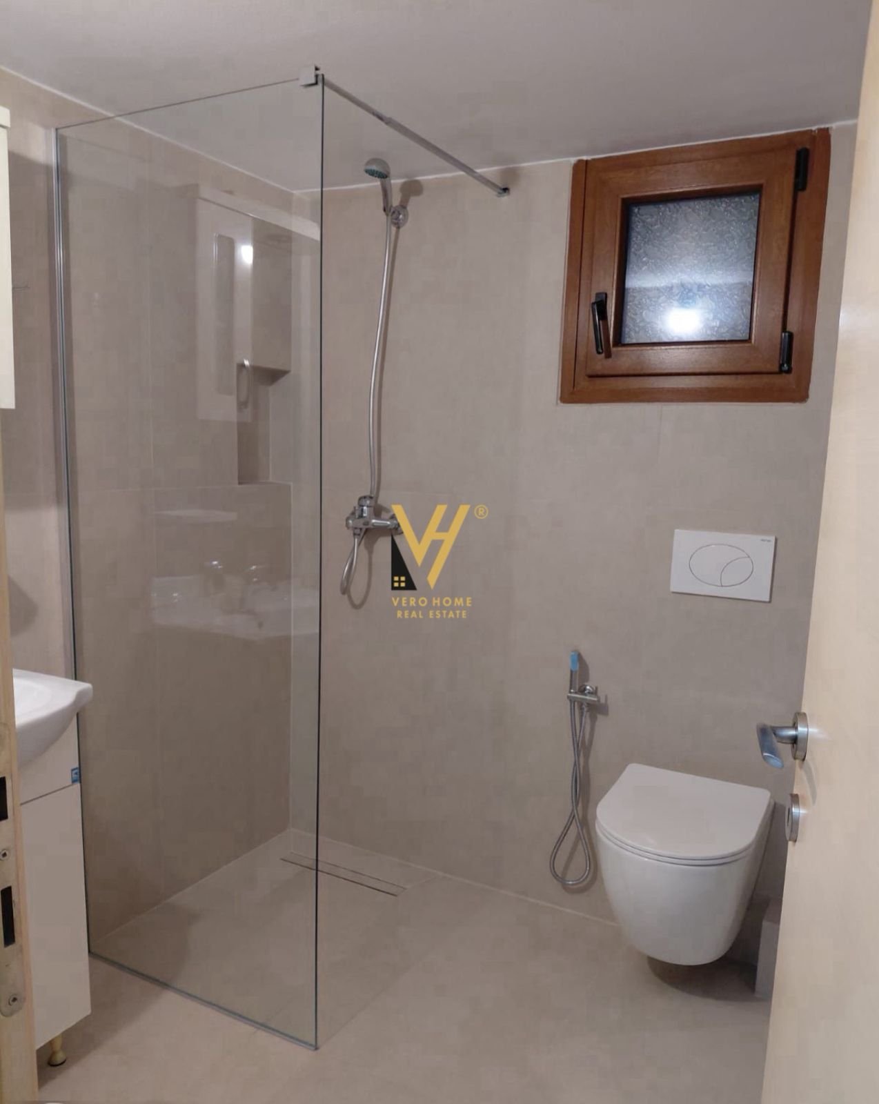 5+1+2+BLK ME QIRA NE ALI DEM 1.300 EURO