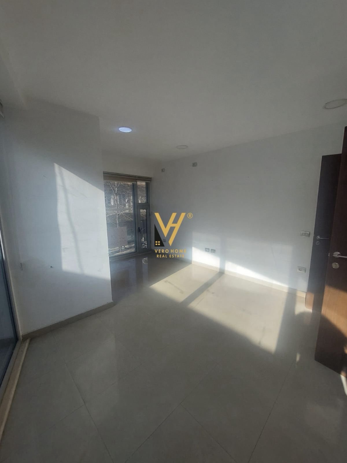 ZYRE 60 M2 ME QERA TE PAZARI I RI 70.000 LEKE